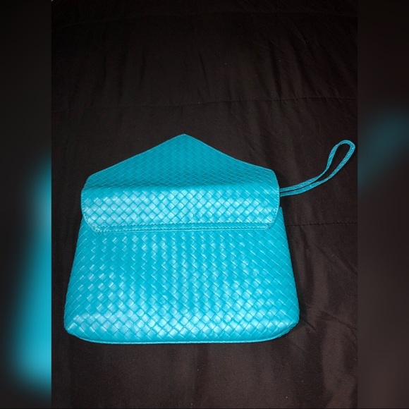 Turquoise Basket Weave Wristlet - Picture 2 of 4